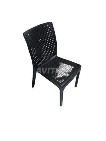 Chaise plastique professionnelle perforée