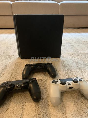 PS4 1 To 3 manette et très bon état - 2