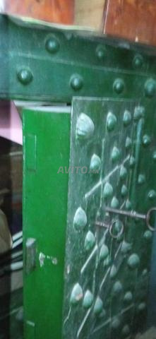 خزنة حديدية قديمة أصلية بمفاتيحها قطعة نادرة - 2