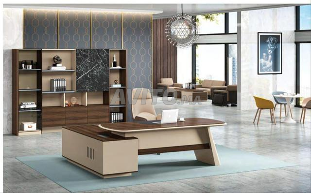 bureau avec retour/chaise/vestiaire/banquette/lit