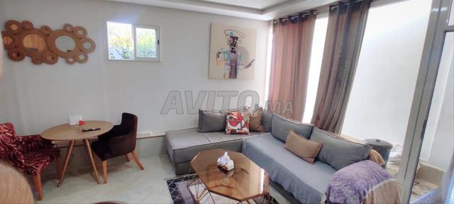 Beau studio propre avec terrasse au centre de Harhoura