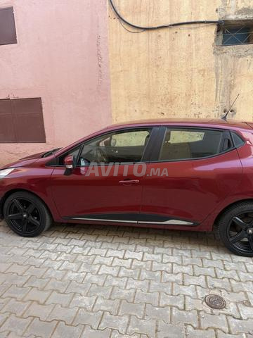 Clio 4 propre, jantes aluminium, pneus neufs