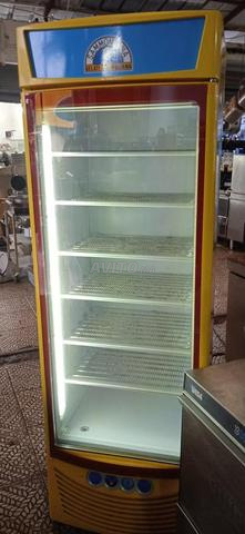 Armoire vitrée négative gâteau glacé pâtisserie