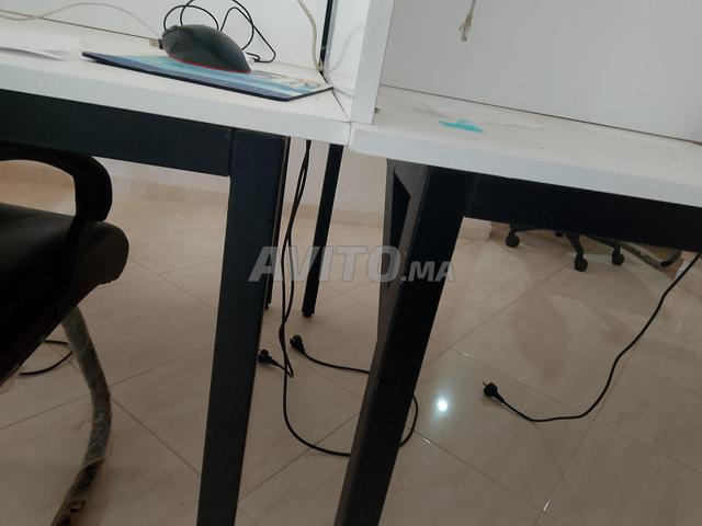 Deux tables de 1m55 de long et 1.15 de large chacune