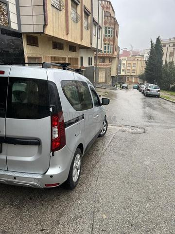 سيارة للبيع