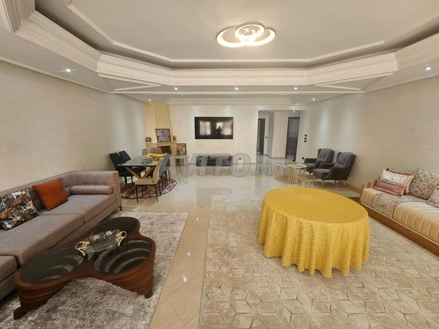 شقة للإيجار 141 متر مربع في الدار البيضاء