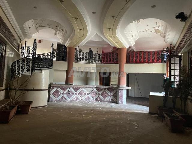 A vendre local / café 135m² et mezzanine 64m² - 2