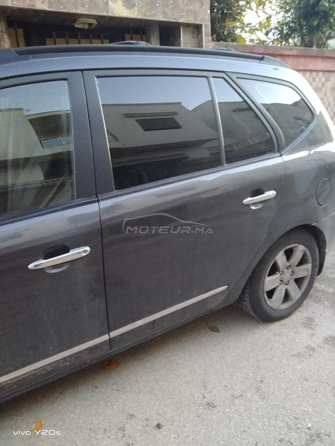 une voiture a vendre kia carens