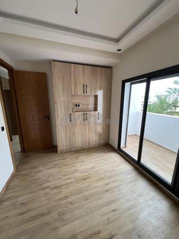 Studio neuf ensoleillé