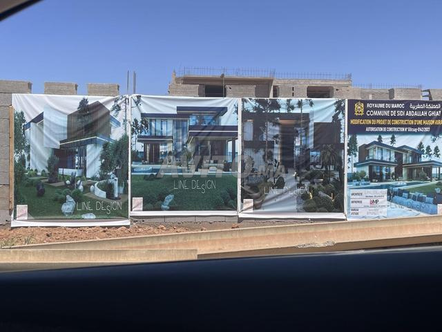 Terrain 27 000 m² avec villa 700 m² - 2