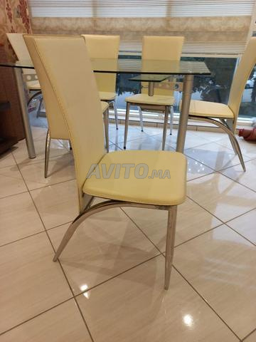 Table de salle à manger moderne et chaises en cuir - 2