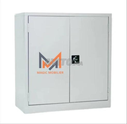 Armoire basse métallique avec 2 portes battante