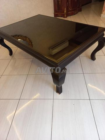 طاولة صالون أنيقة وعصرية من الخشب الأسود