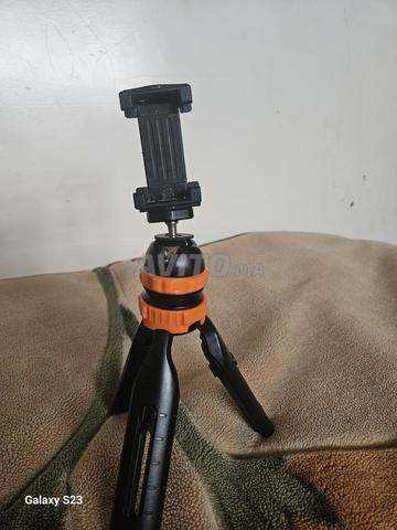 تريبود صغير مع حامل الهاتف – حالة ممتازة