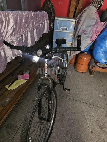 دراجة نارية مزيانة هي ضاوية على راسها Switzerland - 2