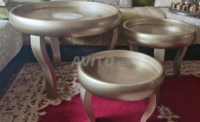 3 tables gigognes laquées dorées – Très bon état - 2