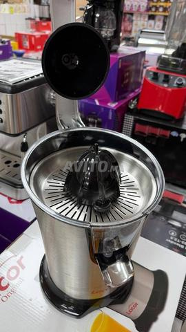 Presse-agrumes LACICOR 300 watts, pratique et économique - 2