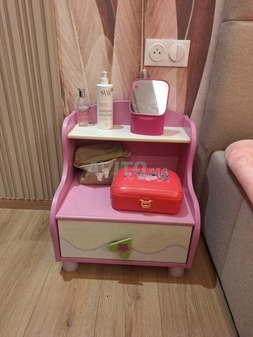 مجموعة أثاث غرفة بنات في حالة ممتازة