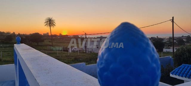 فيلا في أقواس بريش