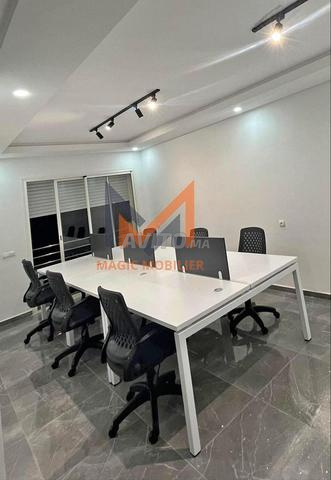 مكتب بنش فضاء مفتوح في عرض ترويجي