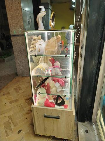 Vitrine vide à vendre 1.35 longueur 85 largeur - 2