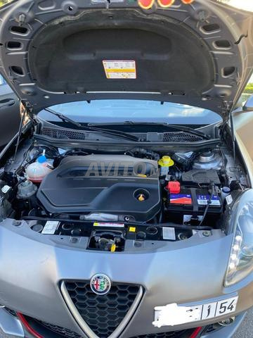 بيع سيارة ألفا روميو جولييتا أوتوماتيكية - 2