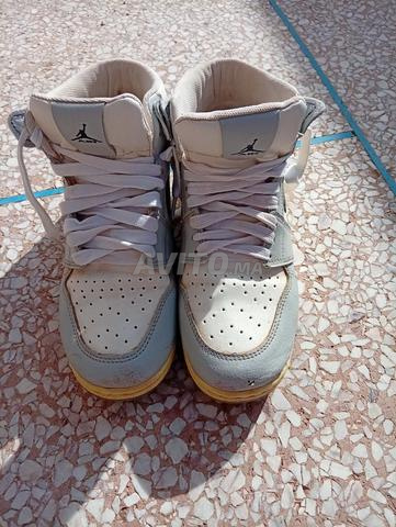 الحذاء الحذاء بـ 100 درهم