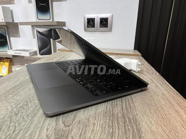 Neuf MacBook AIR 13.6 M3 GRI 8RAM 512SSD / MA7AL