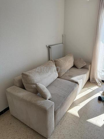 كنبة قابلة للعكس تم شراؤها من فرنسا