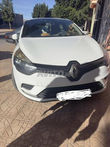 رونو كليو بنزين يدوية 2018 في كلميم - 2