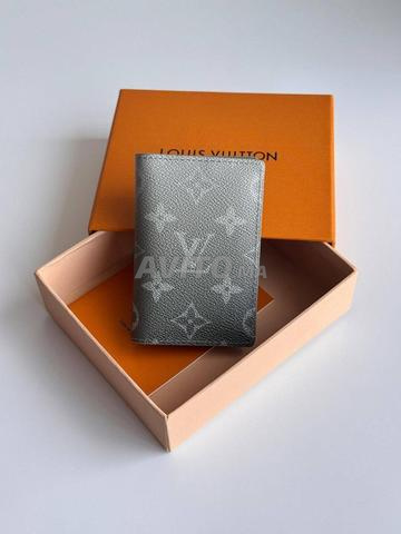 حقيبة جلد مع علبة