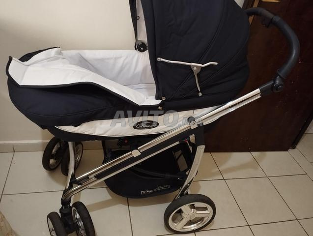 بوسيط أطفال بكرسي سيارة