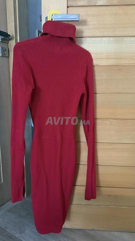 فستان Bershka أحمر ضيق بياقة مدورة - 2