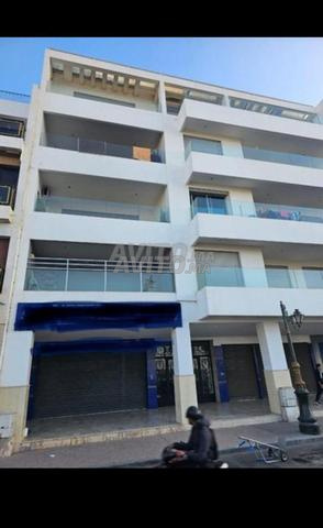 محل للبيع مطل على البحر وفي مركز المدينة - 2