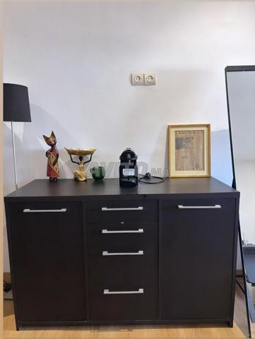Buffet noir à vendre ( 2 portes et 4 tiroirs)