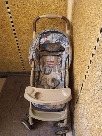 عربة أطفال وكرسي سيارة للأطفال