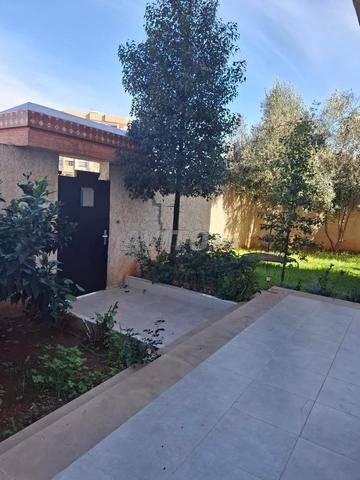 فيلا للايجار النجاة 300 م