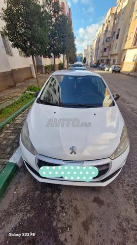 بيجو 208 إيسونس