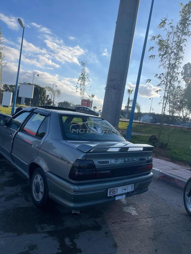 رينو آر 19 بنزين يدوي 1998 في القنيطرة
