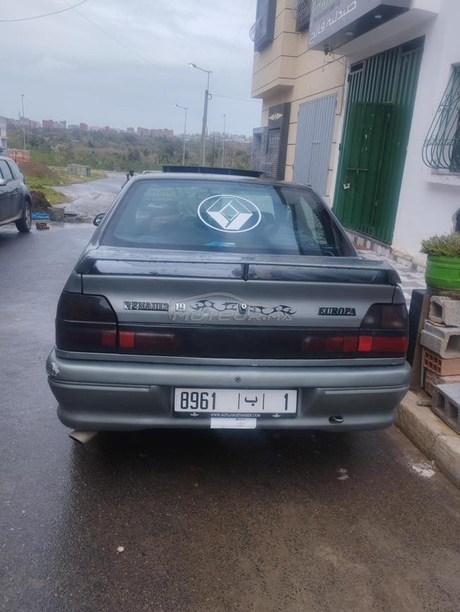 رينو آر 19 بنزين يدوي 1998 في القنيطرة