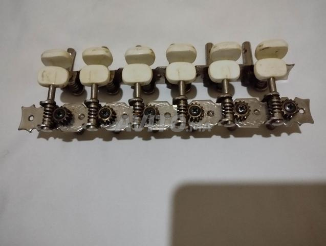 ميكانيكا جيتار قديمة 12 وتر