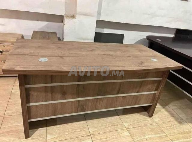 مكتب مع وحدة إرجاع وأدراج بسعر جيد