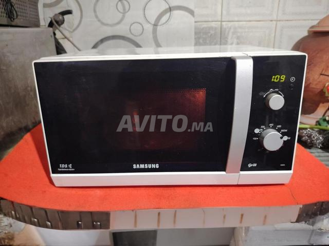 ميكروويف مستورد بحالة جيدة