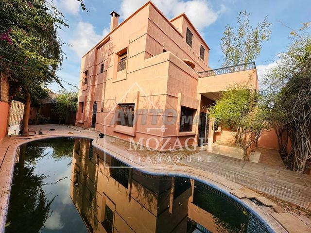 Villa avec piscine privée sur résidence sécurisée