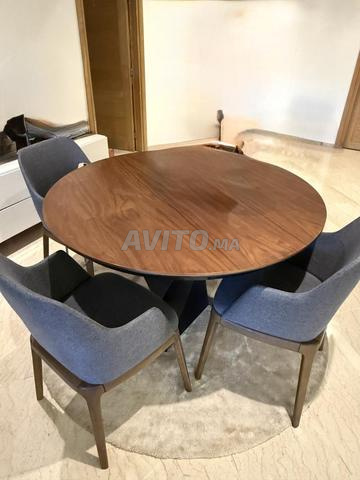 Salle à manger avec chaises