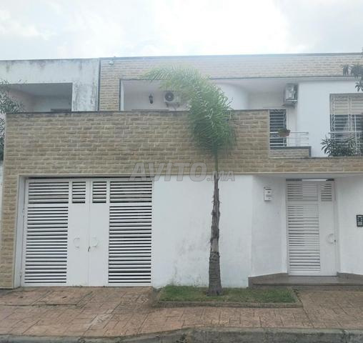 فيلا للبيع، مطلة على طريق المهدية