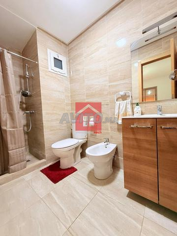 شقة مفروشة بالبالكو😍 والمسبح للكراء الشهري - 2