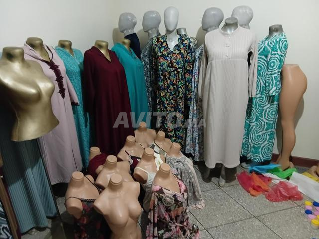   ملابس نساء ومكياج 