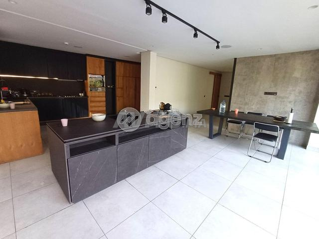 CMN-MA-1837 - فيلا للبيع في كاليفورنيا