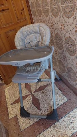 كرسي مرتفع للأطفال